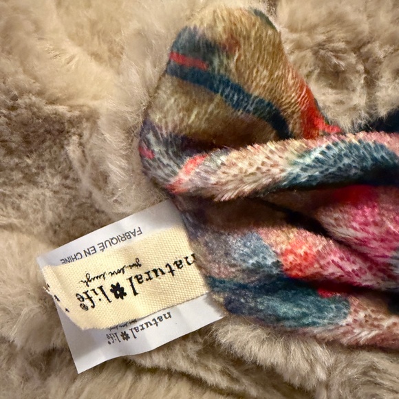 Natural Life Faux Fur Fluffy Floral Throw Blanket 60" x 52 - Picture 4 of 4